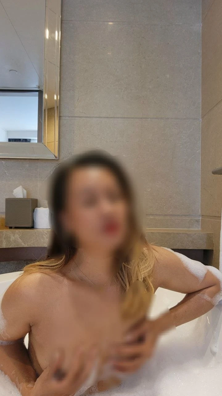 Ariana – Indonesian escort in Hong Kong — 5 / 6