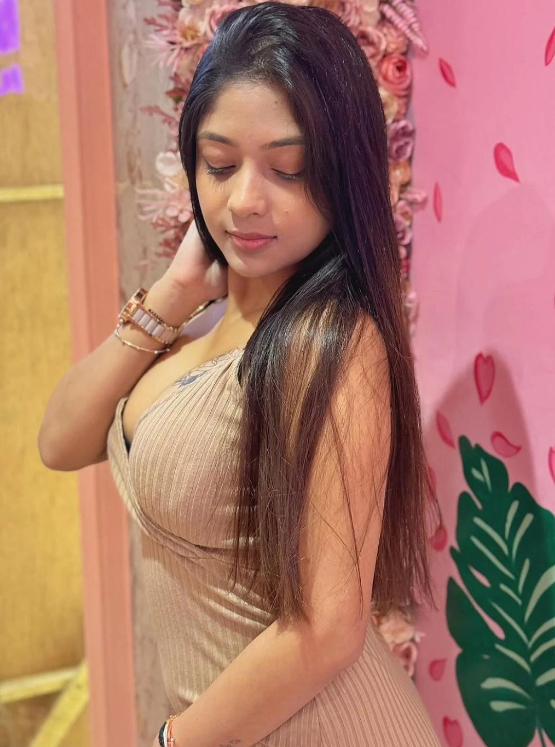 Ritu independent call girl – Indian escort in Bangalore — 3 / 5