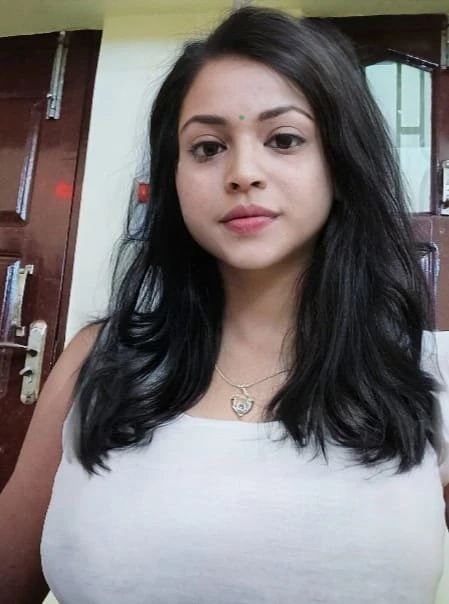 Ritika Sen – Indian escort in Bangalore — 2 / 3