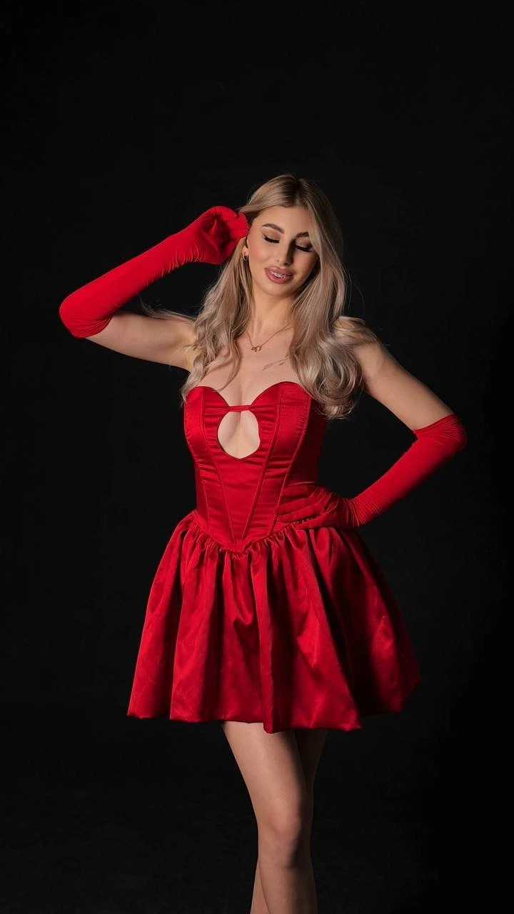 Vika – Russian escort in Hong Kong — 6 / 16