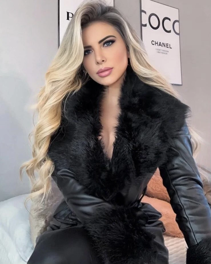 Lara – Colombian escort in Hong Kong — 2 / 5