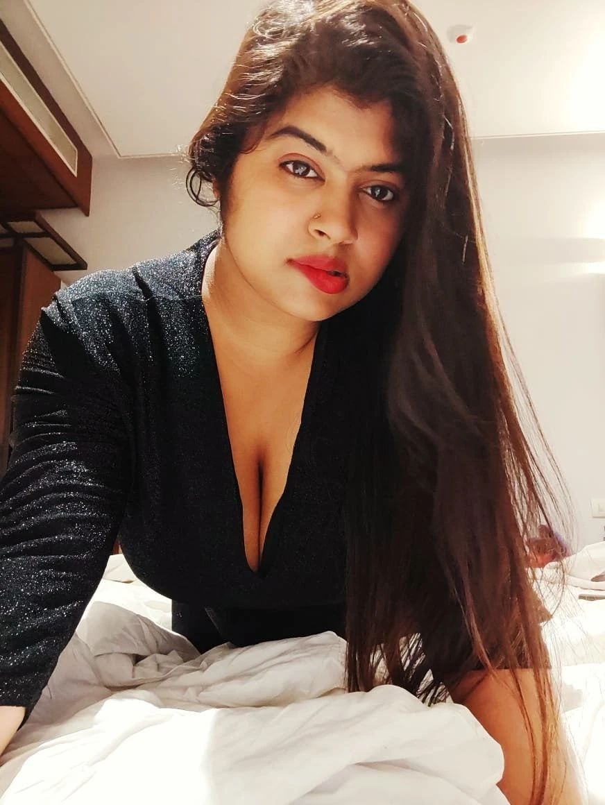 Riya Sharma – Indian escort in Bangalore — 4 / 5