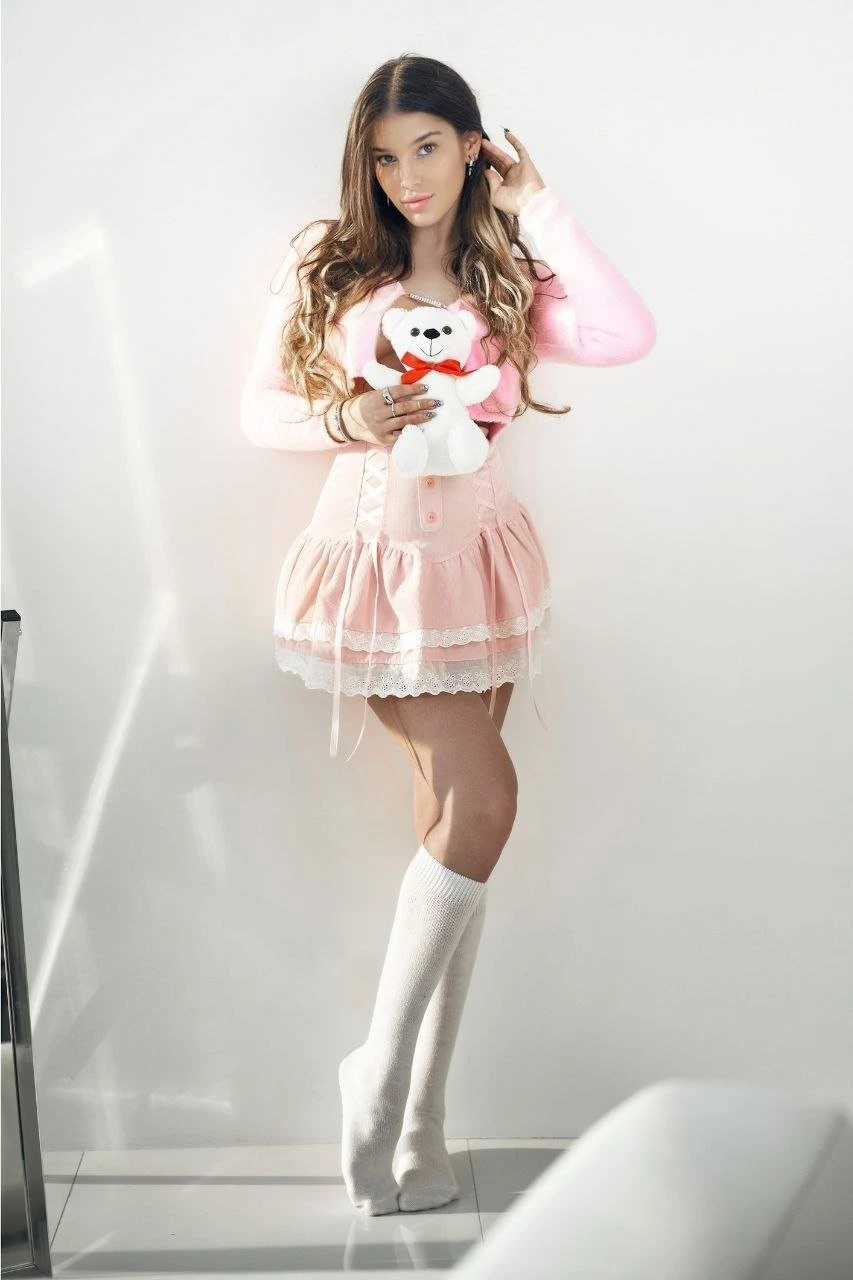 Alexandra – Russian escort in Hong Kong — 3 / 7