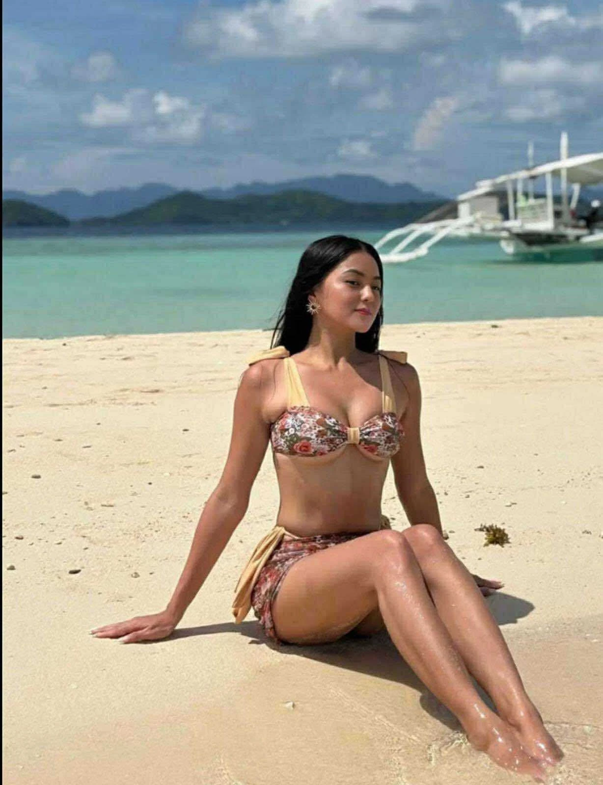 Amber in Town – American escort in Hong Kong — 2 / 4