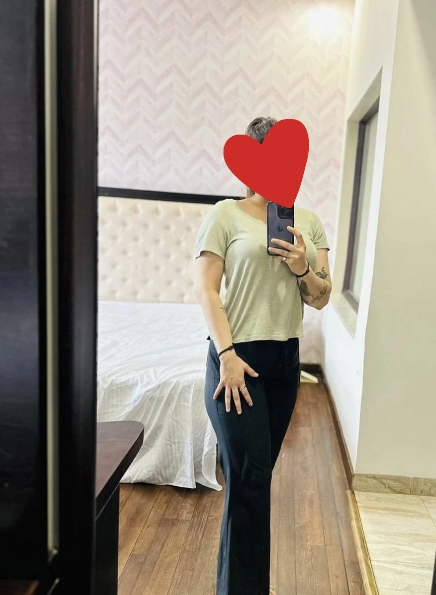 REAL MEET AND CAM SHOW {24@7} – Indian escort in Bangalore — 4 / 6