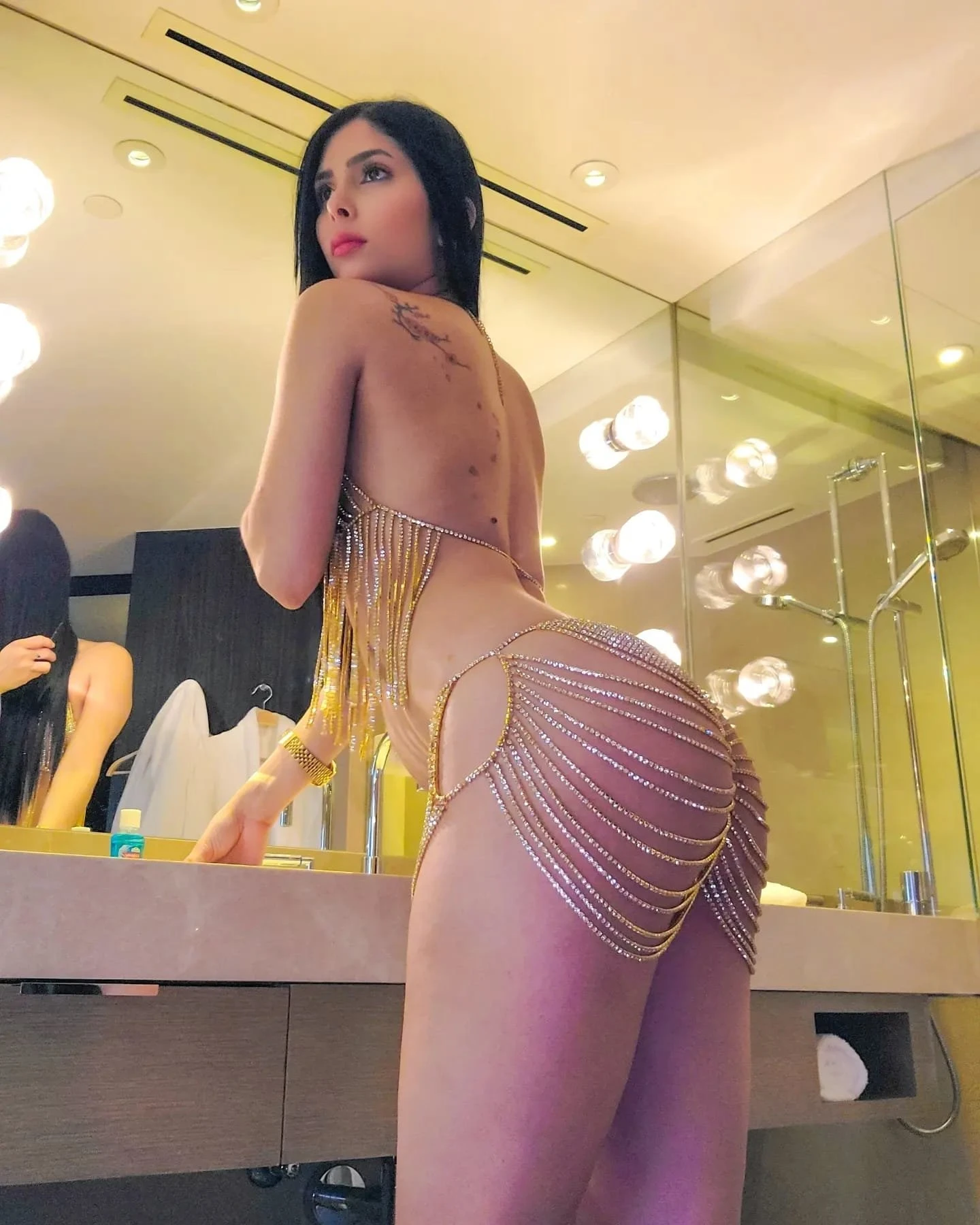 Parislatina – Venezuelan escort agency in Hong Kong — 5 / 7