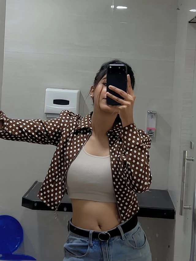Urvashi – Indian escort in Ahmedabad — 1 / 6