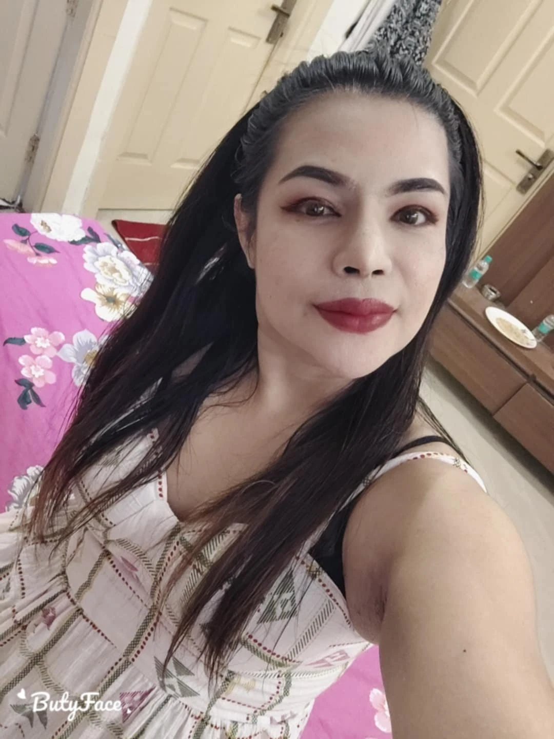 Nana – Thai masseuse in Chandigarh — 19 / 24
