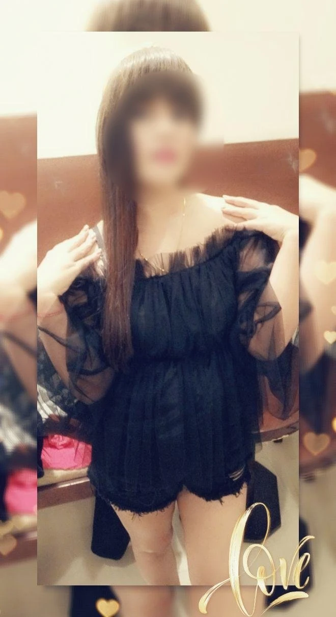 Priyanka Real meet & cam – Indian escort in Bangalore — 4 / 5