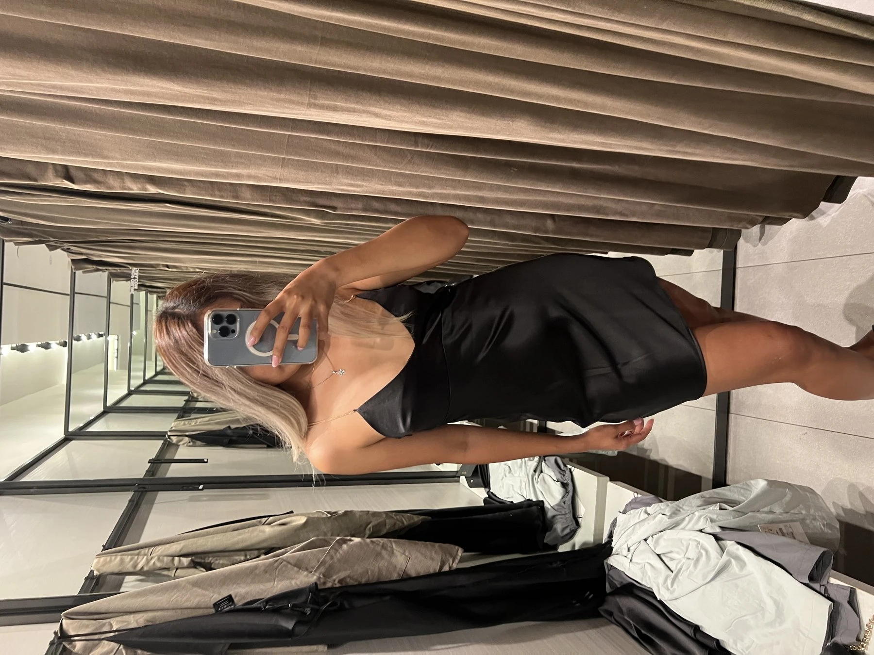 Megan – Indonesian escort in Hong Kong — 4 / 6
