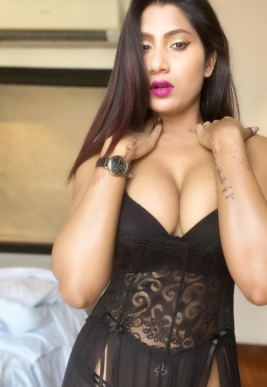 Suhani – Indian escort in Bangalore — 4 / 5