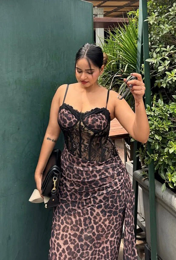 Tanisha – Indian escort in Bangalore — 2 / 4