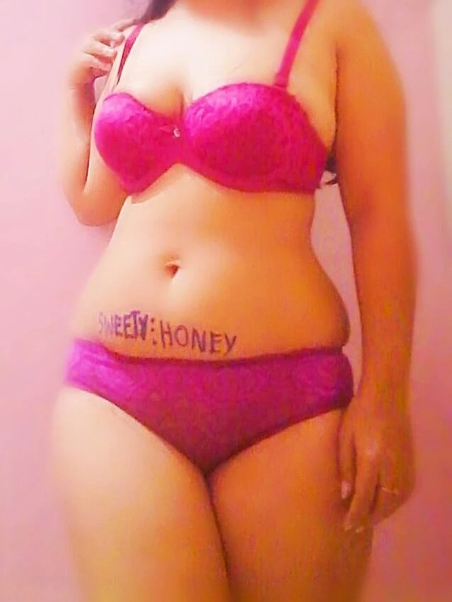 Sluttywife Sweety (Paid Cam & Real Meet) – Indian escort in Bangalore — 5 / 26