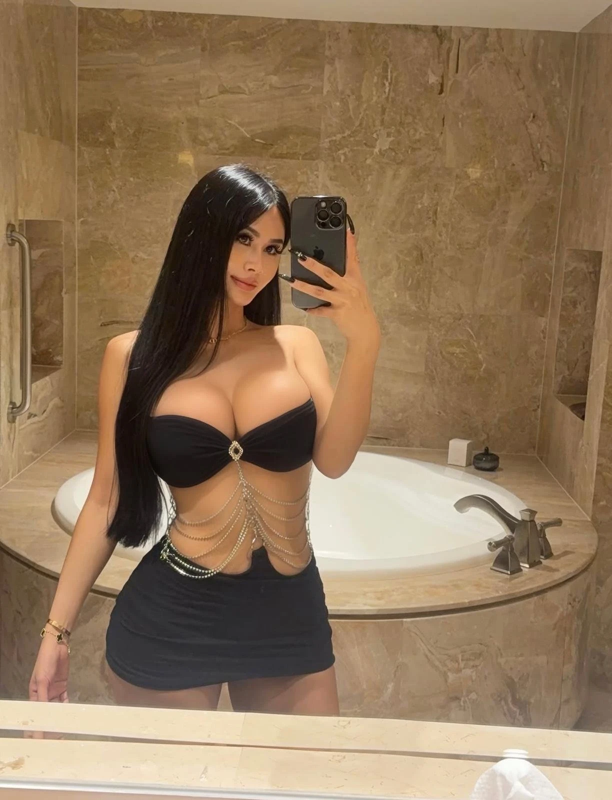 Nona Party Lover – Vietnamese escort in Hong Kong — 10 / 30