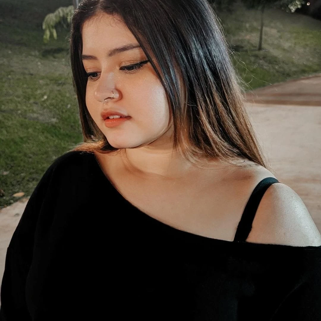 Sinthia Oyshi – Bangladeshi escort in Dhaka — 5 / 8