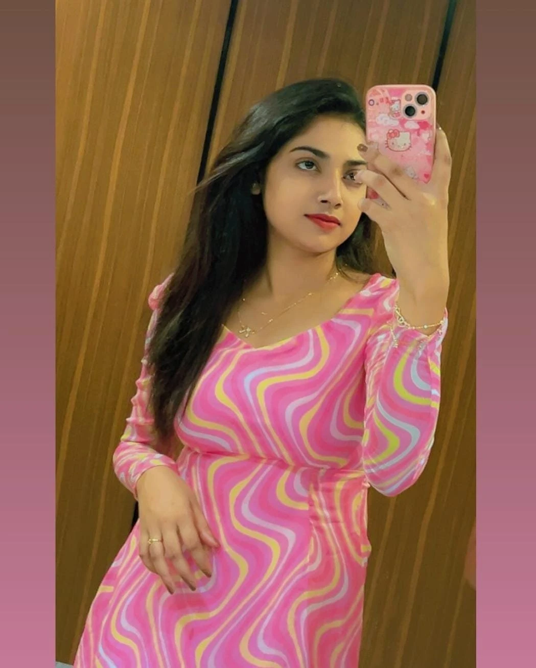 Shreya Real Cam – Indian escort in Bangalore — 3 / 4