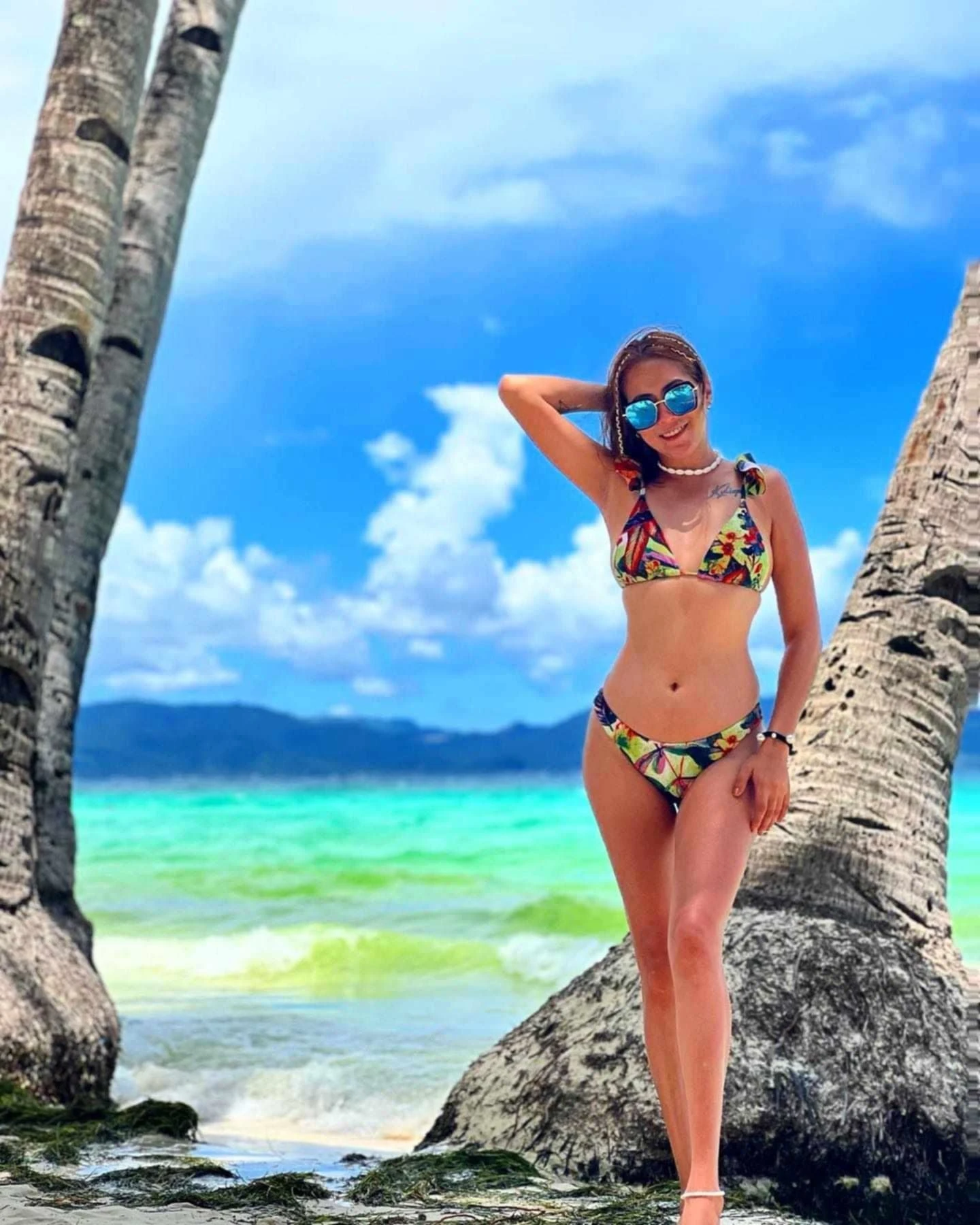 Scarlet Noir – Filipino escort in Hong Kong, Escort, Hong Kong