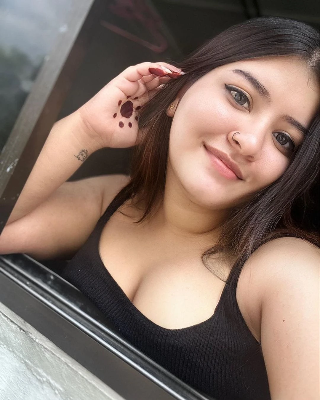 Sinthia Oyshi – Bangladeshi escort in Dhaka — 2 / 8