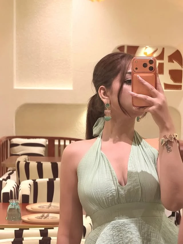 Sanjana – Indian escort in Ahmedabad — 4 / 5