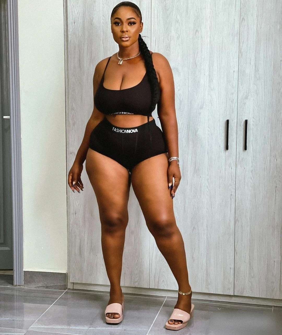 Sheena – Angolan escort in Ahmedabad — 1 / 2