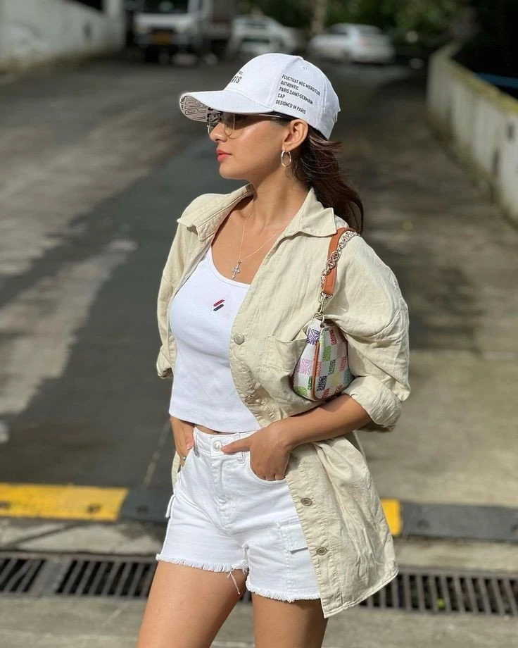 Kancha Independent Model – Indian escort in Bangalore — 2 / 3