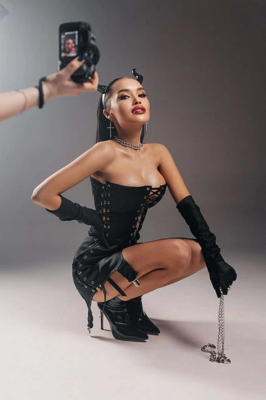 Anna – Russian escort in Hong Kong — 6 / 11