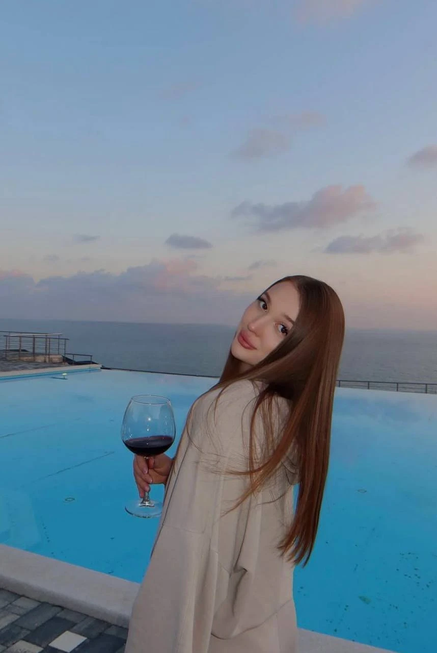 Ilona – Russian escort in Hong Kong — 4 / 5