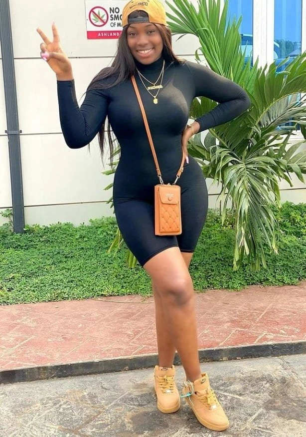 Pretty – escort in Bangalore — 2 / 4