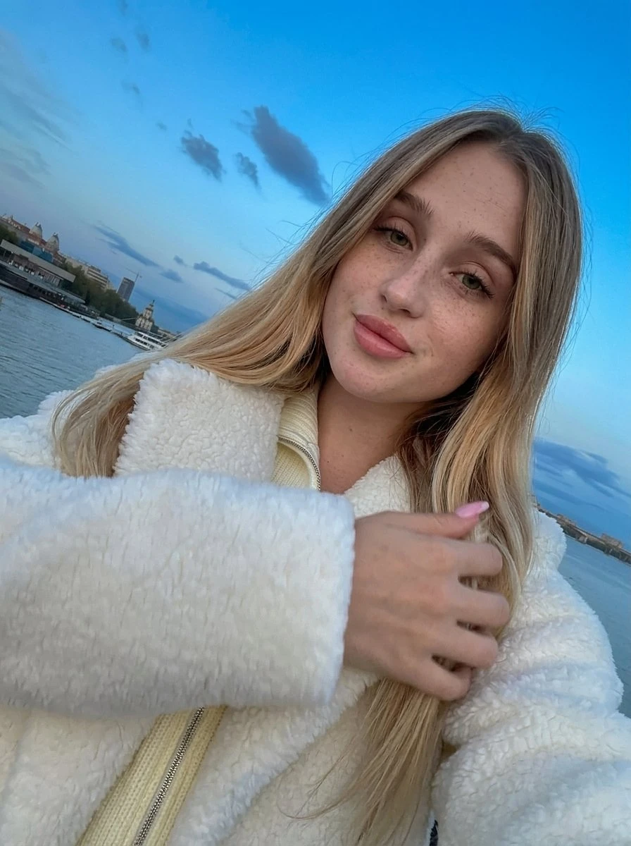 Luna – Russian escort in Hong Kong — 3 / 6