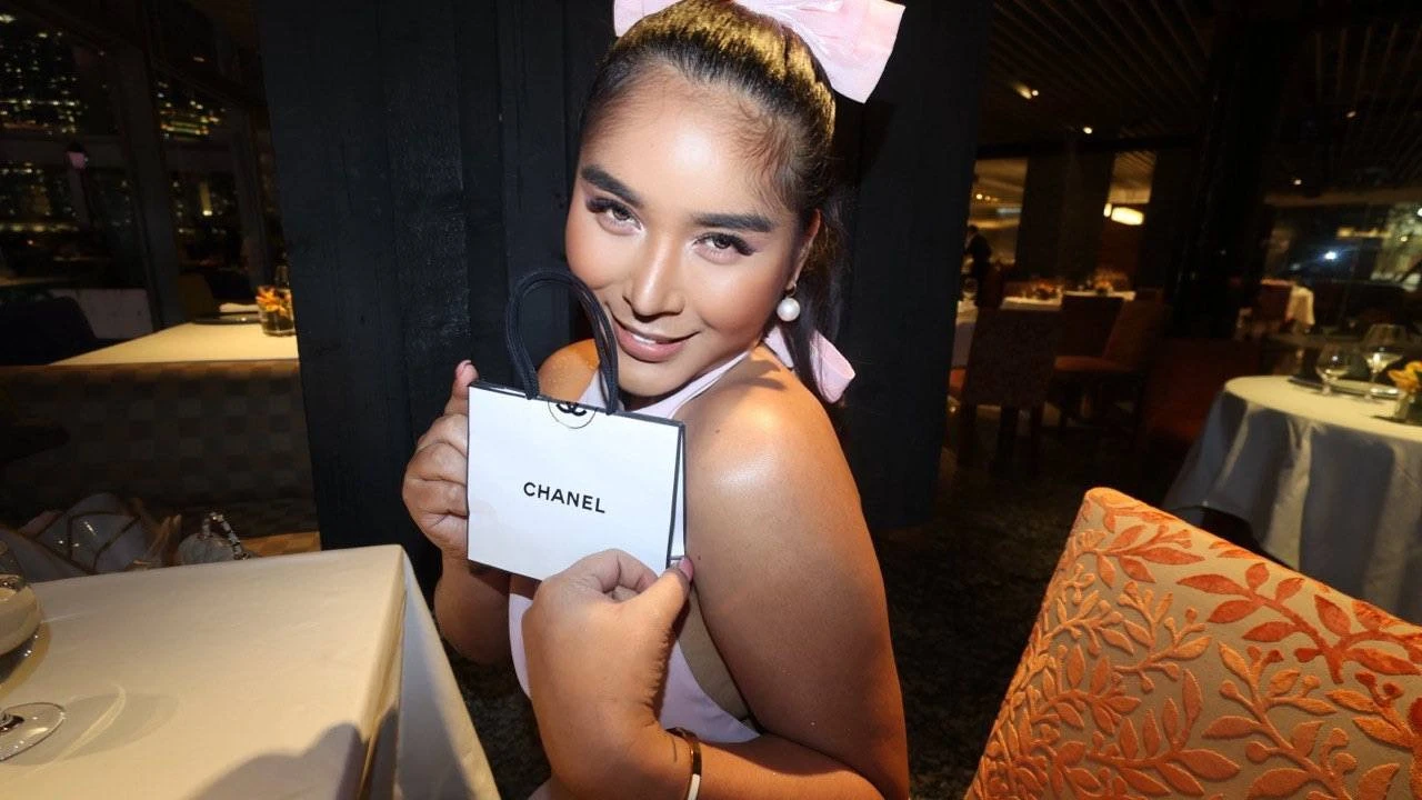 Biancalove – Filipino escort in Hong Kong — 21 / 31