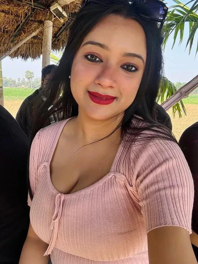 Riya Patel – Indian escort in Ahmedabad — 1 / 2