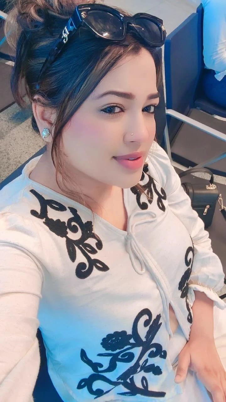 Tamil North South Russian Thai Best – Indian escort in Chennai — 4 / 5