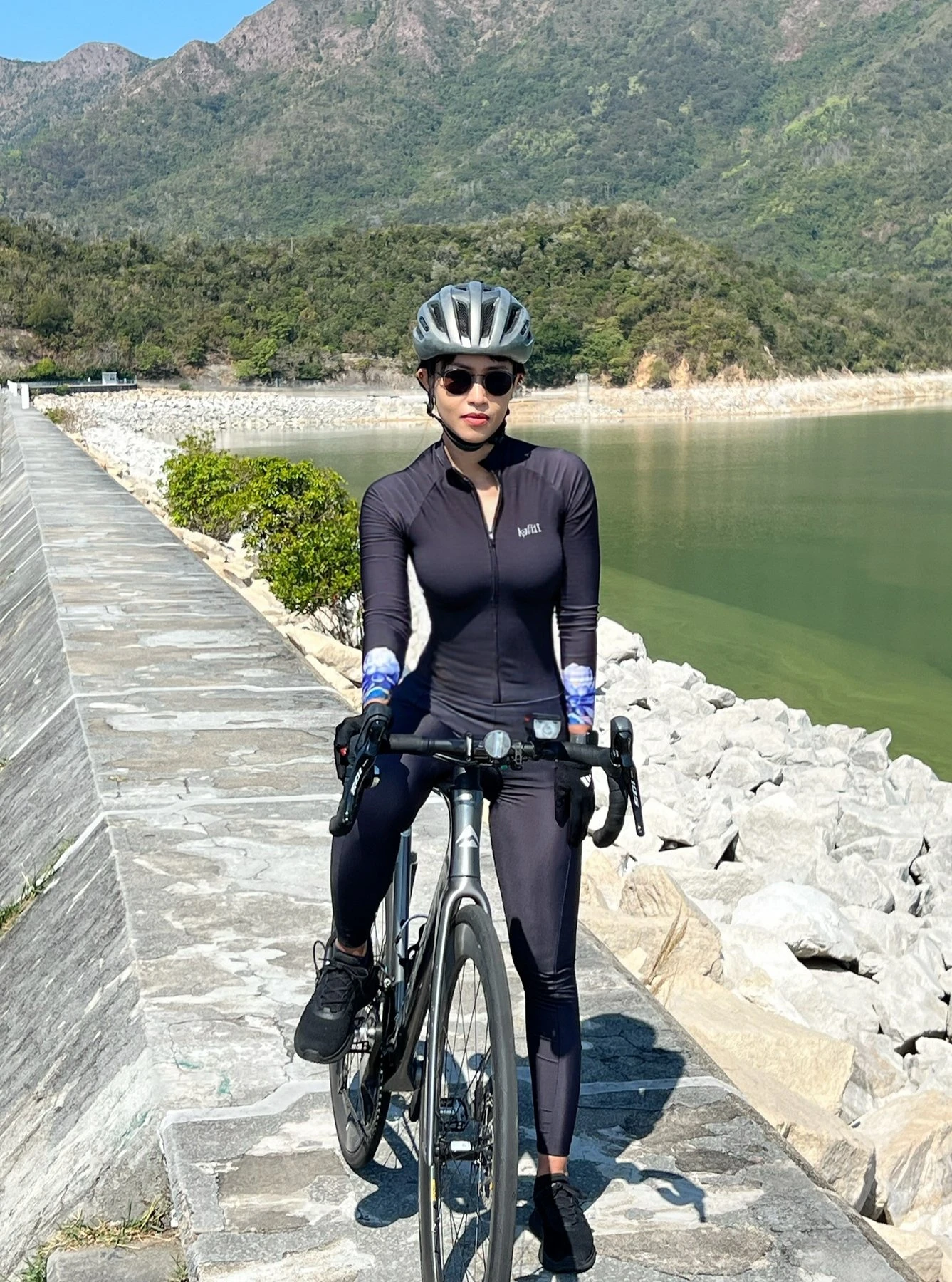 Petite & mature companion – Thai escort in Hong Kong — 2 / 15