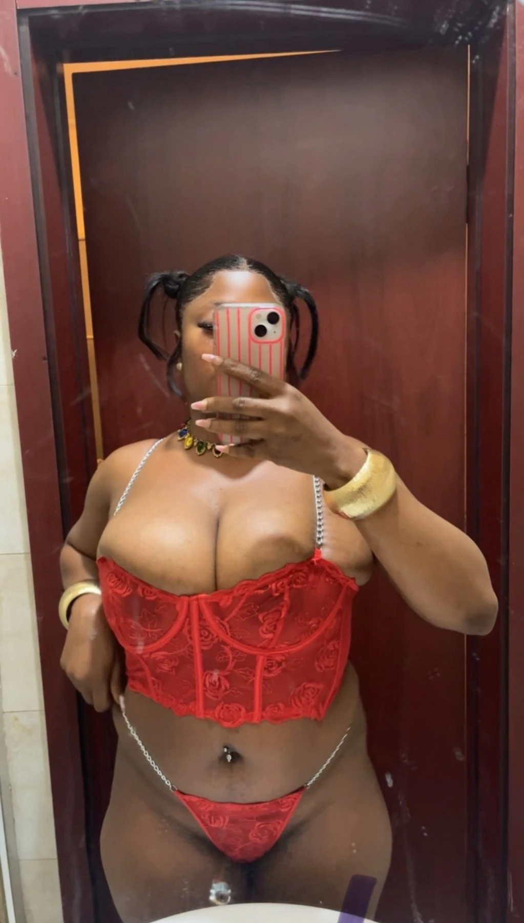 Sophia – Ghanaian masseuse in Cotonou — 6 / 7