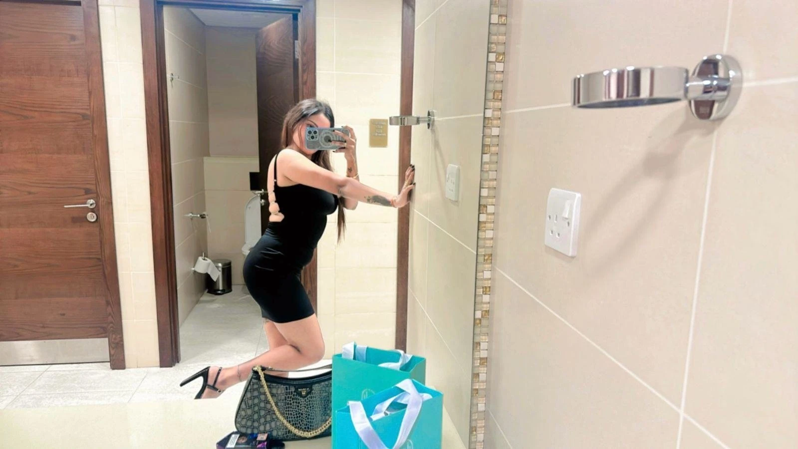 Naina ESCORTS SERVICE – Indian escort in Candolim, Goa — 2 / 6