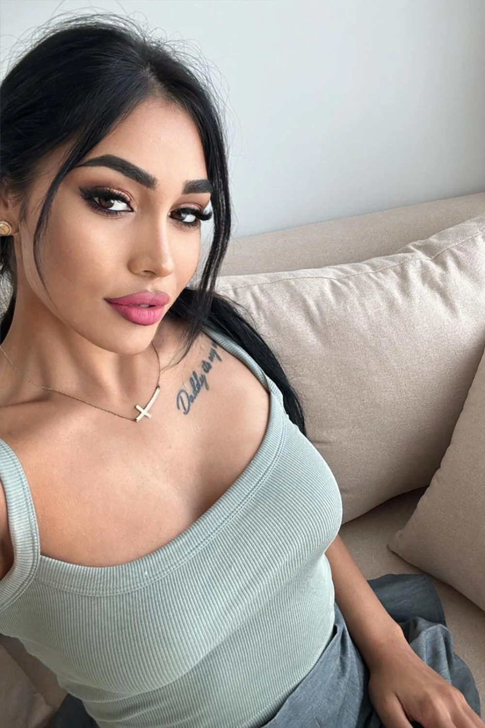 Isabelle – Romanian escort in Hong Kong — 9 / 11