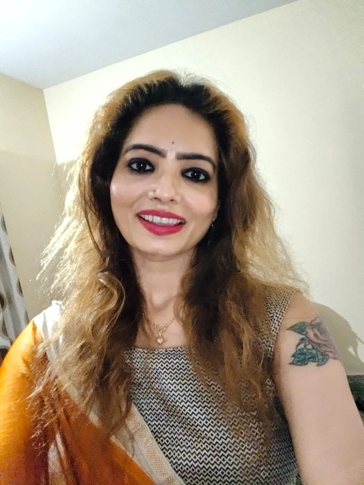 Roopa...Real meet and cam show – Indian adult performer in Bangalore — 2 / 5