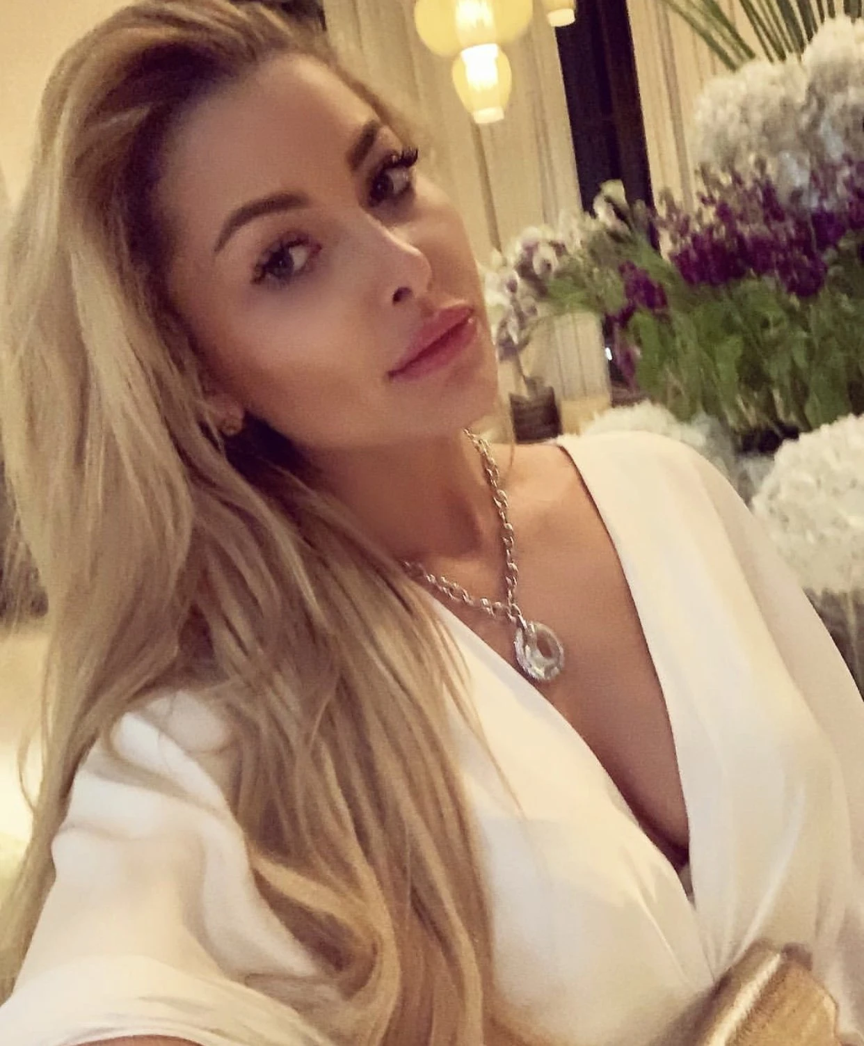 Sonia – Czech escort in Hong Kong — 6 / 8