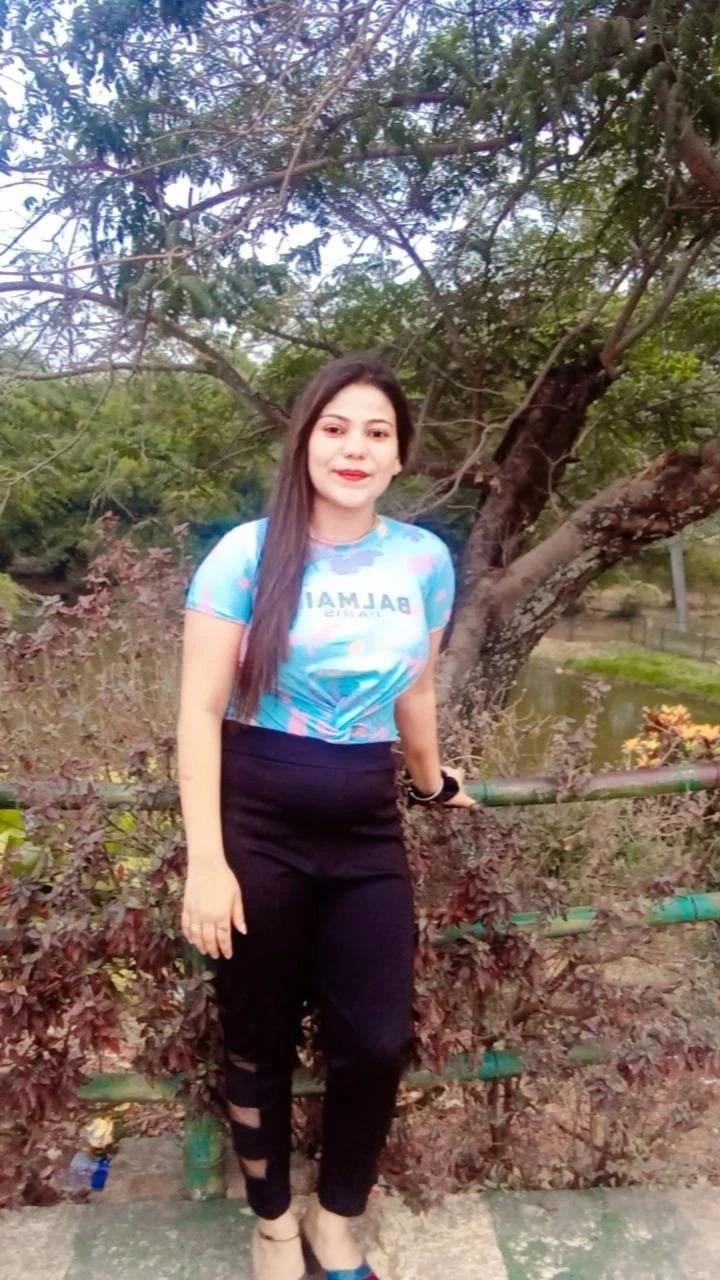 Palak Cam Show or Real Meet – Indian escort in Gurgaon — 2 / 3