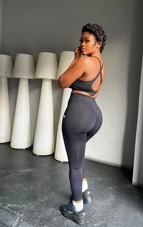 Zari – South African escort in Gurgaon — 7 / 13