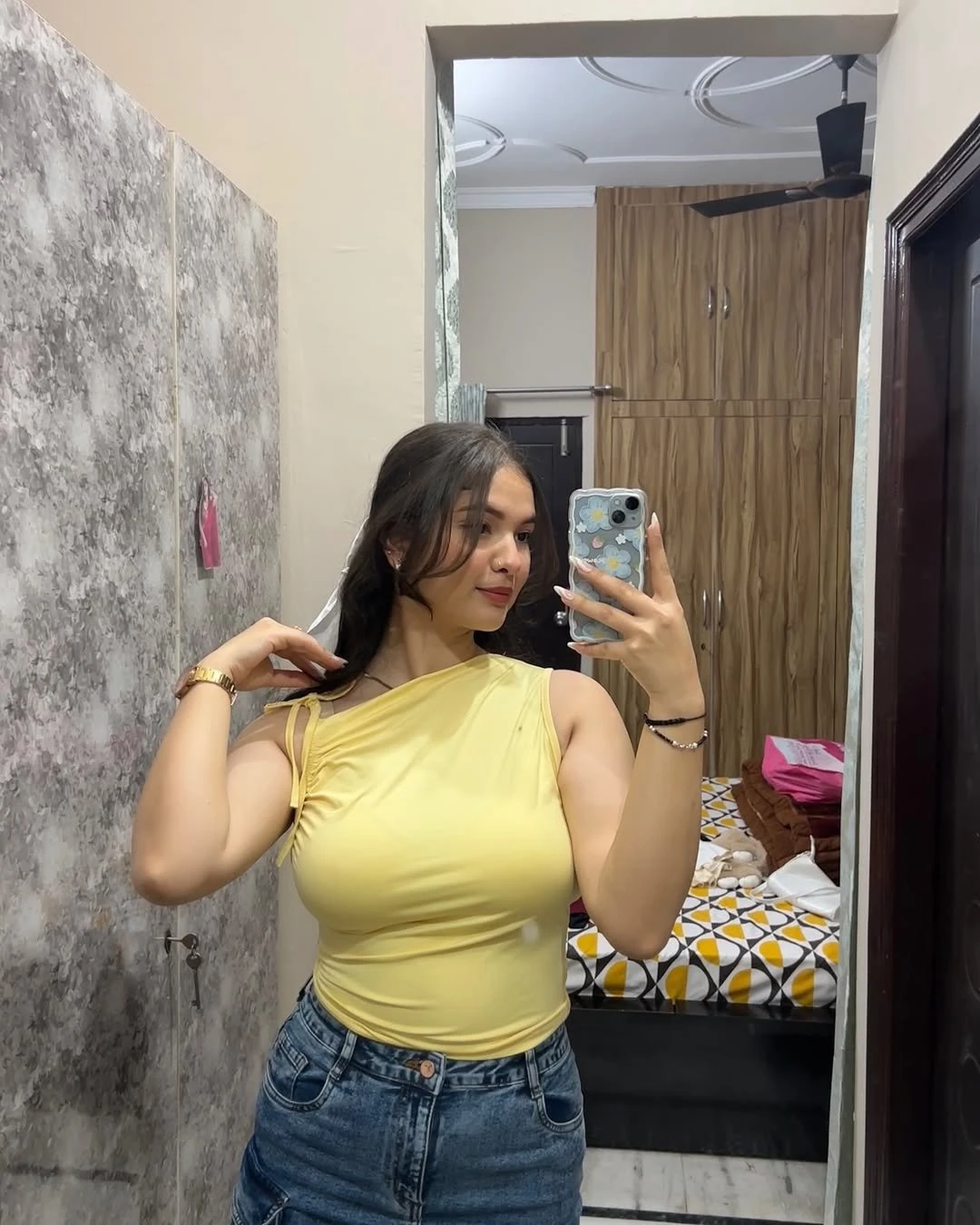 Manisha – Indian escort in Ahmedabad — 4 / 5