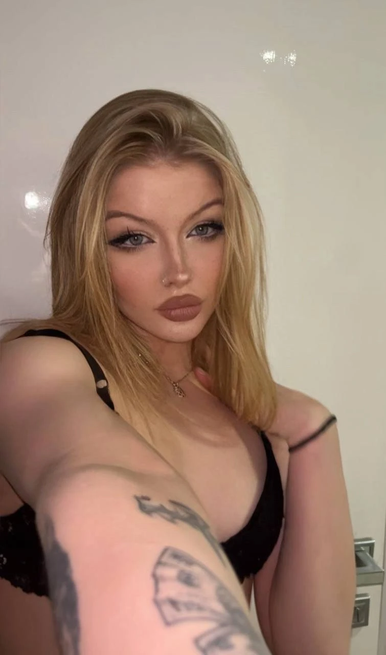 Dora – Russian escort in Hong Kong — 3 / 7