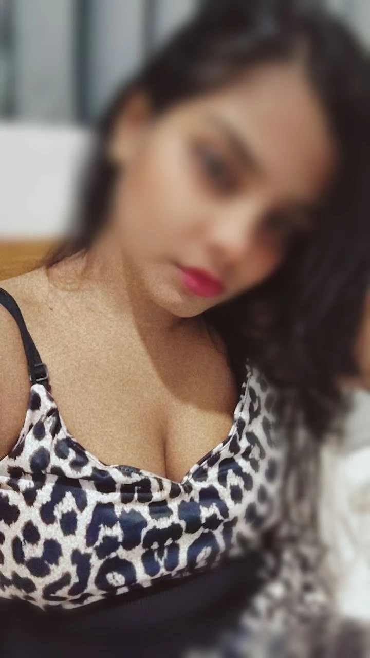 Pinky in Bangalore now – Indian escort in Bangalore — 2 / 4
