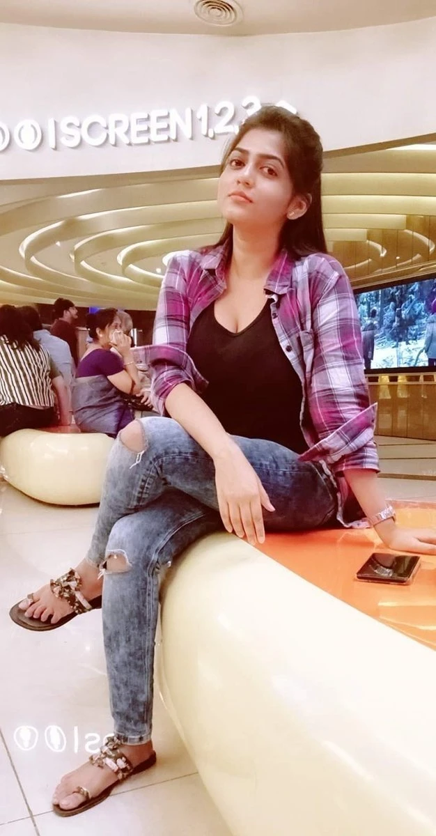 Cam & Real Meet – Indian escort in Bangalore — 1 / 2