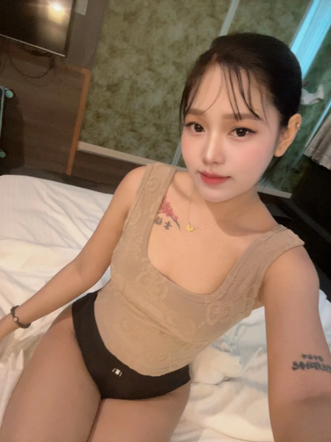 Yoona – Filipino escort in Hong Kong — 2 / 6