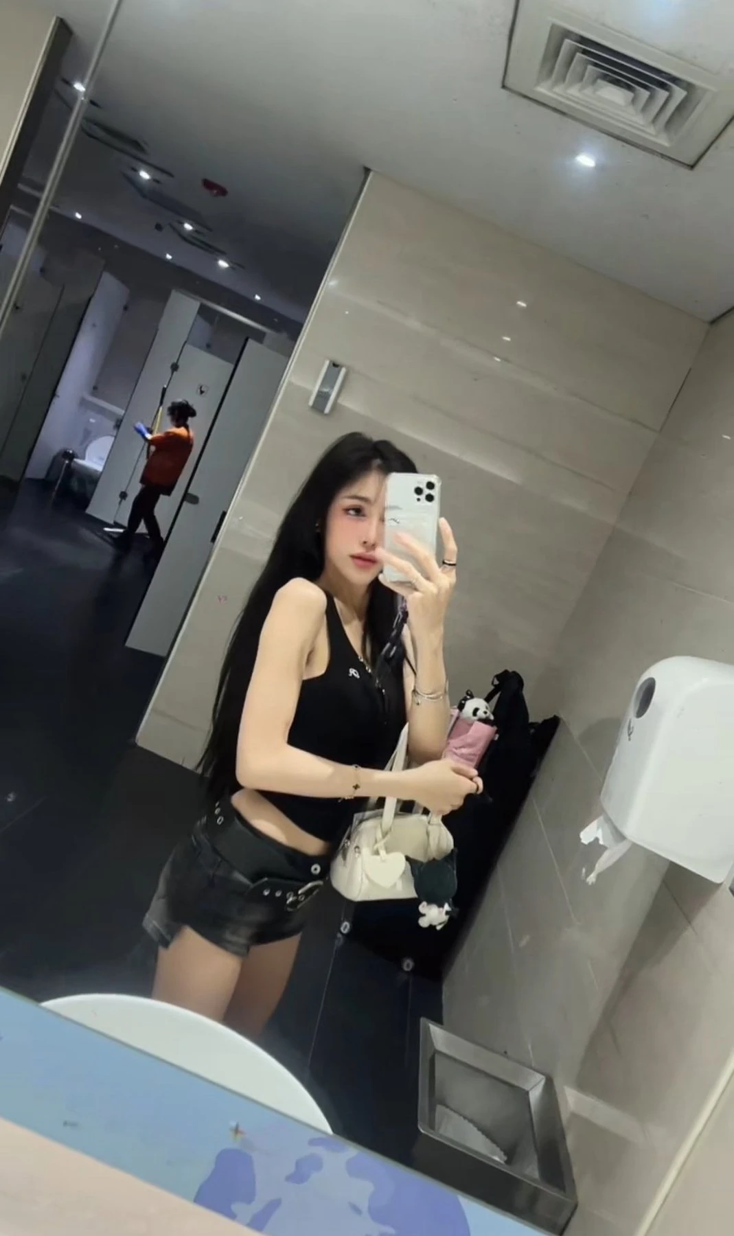 Pingping – Vietnamese escort in Hong Kong — 3 / 7