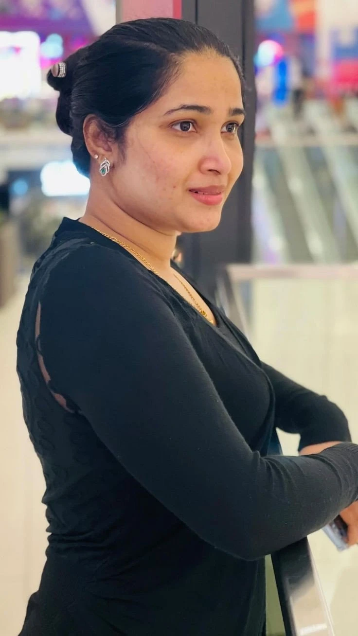 Riya – Indian escort in Ahmedabad — 4 / 7