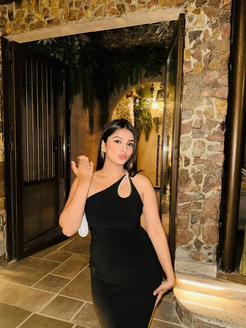 Kamini – Indian escort in Candolim, Goa — 3 / 5