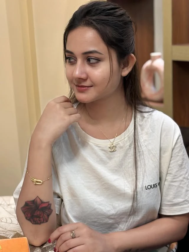 Akshita Patel – Indian escort in Ahmedabad — 3 / 8
