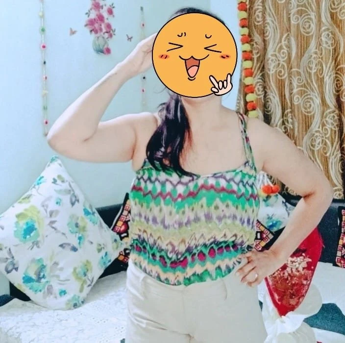 Soniya Sharma – Indian escort in Ahmedabad — 5 / 6